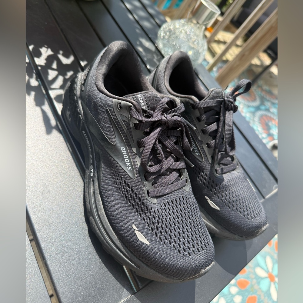 Brooks Adrenaline GTS 23 ,support , comfort everyday run! EUC black 6.5